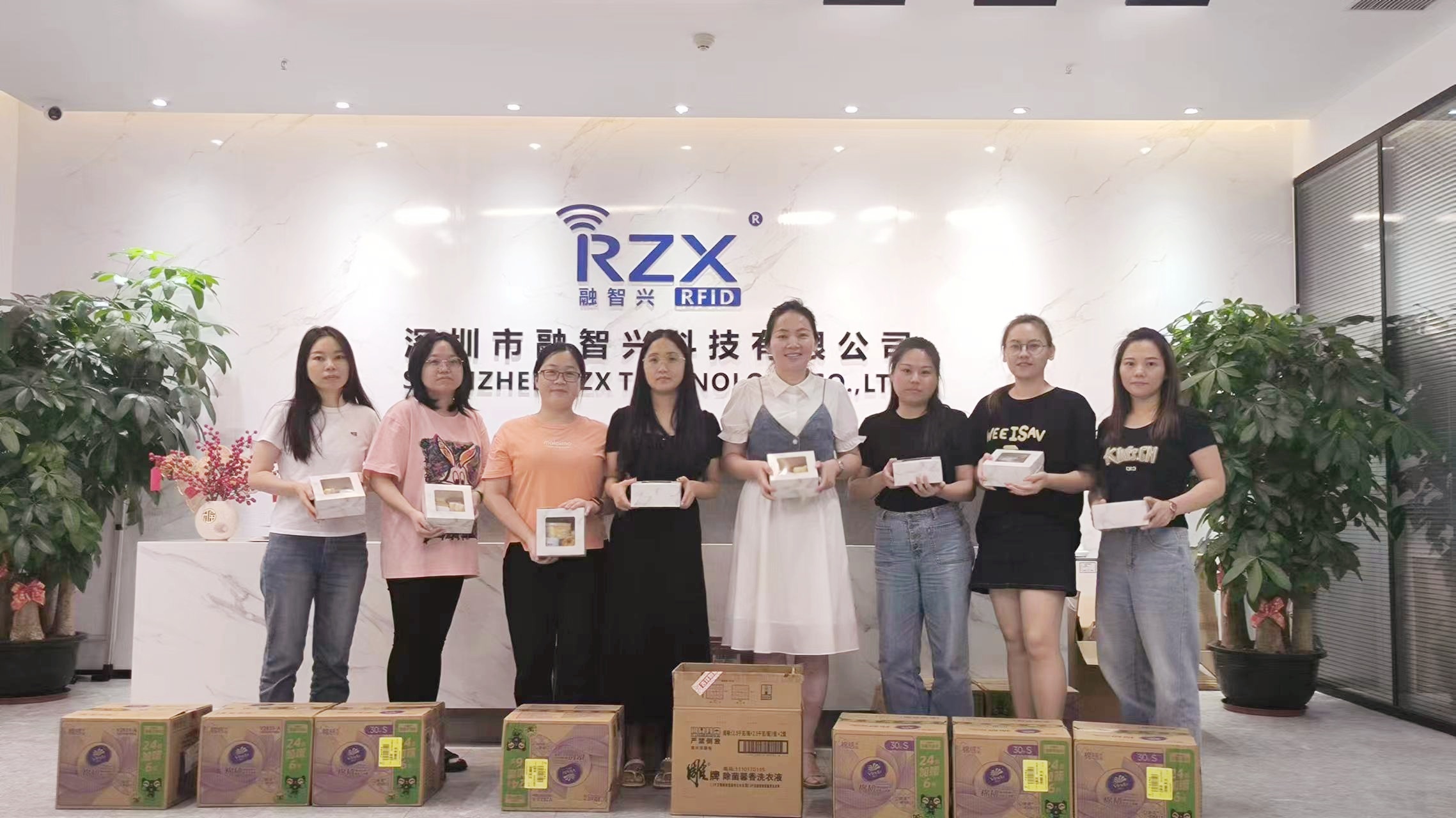 融智興科技｜2024年第三季度員工生日禮品發(fā)放，秋風(fēng)送爽，溫情滿溢